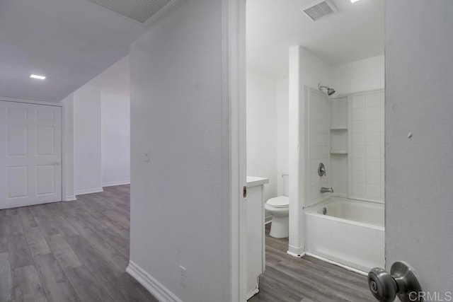 full bath featuring visible vents, baseboards, wood finished floors, and toilet
