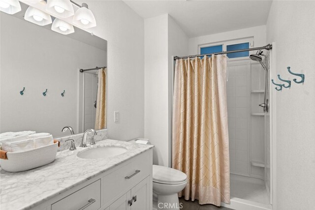 full bathroom with toilet, curtained shower, and vanity
