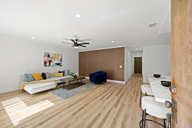 living area with ceiling fan, visible vents, light wood-type flooring, baseboards, and recessed lighting