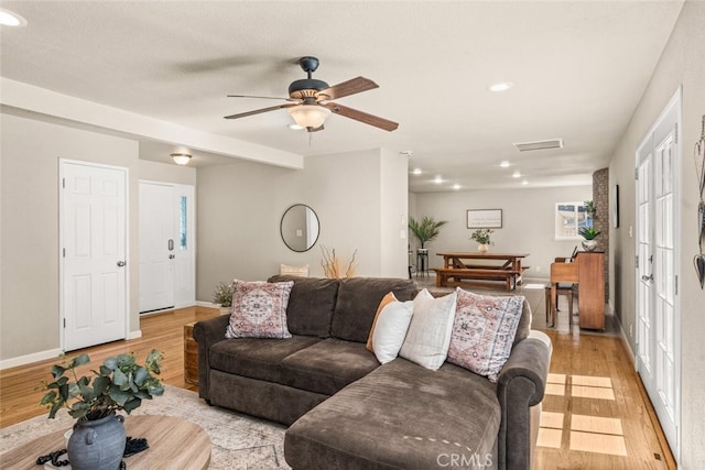 living room with light wood-type flooring, recessed lighting, baseboards, and ceiling fan