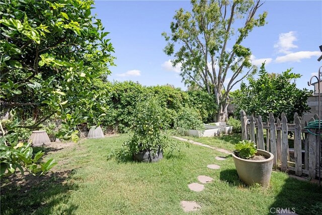 875 S Rexford St, Rialto, CA 92376 - view of yard featuring a garden
