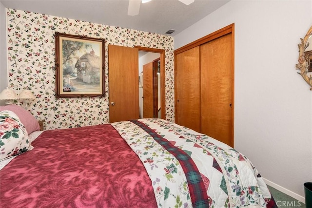 36556 Mudge Ranch Rd, Coarsegold, CA 93614 - bedroom featuring ceiling fan, visible vents, baseboards, a closet, and wallpapered walls