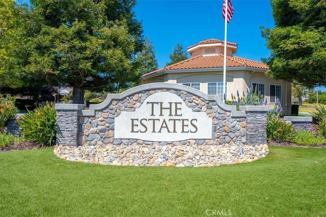 community / neighborhood sign with a lawn