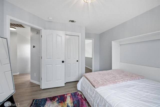 317 Alder St, Arroyo Grande, CA 93420 - bedroom featuring baseboards, visible vents, wood finished floors, and a closet