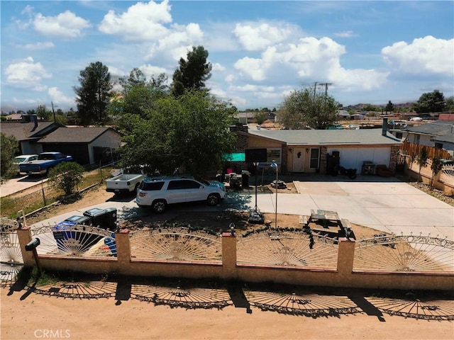 14136 Osage Rd, Apple Valley, CA 92307 - view of front of home with a fenced front yard