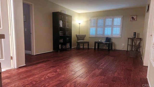 42154 Thoroughbred Ln, Murrieta, CA 92562 - living area featuring wood finished floors and baseboards
