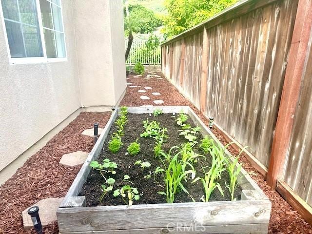 56 Egret Ln, Aliso Viejo, CA 92656 - view of yard with a vegetable garden