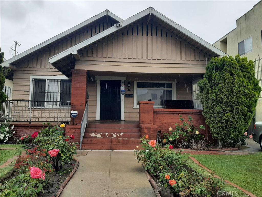 532 N Oxford Ave, Los Angeles, CA 90004 - bungalow-style home featuring a porch and board and batten siding