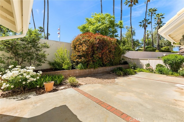 429 Indian Wells Rd, Banning, CA 92220 - view of patio featuring a fenced backyard