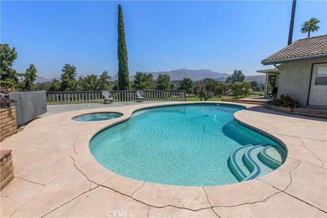 5410 Via, San Jacinto, Riverside, CA 92506 - view of pool with a mountain view, an in-ground hot tub, and a patio