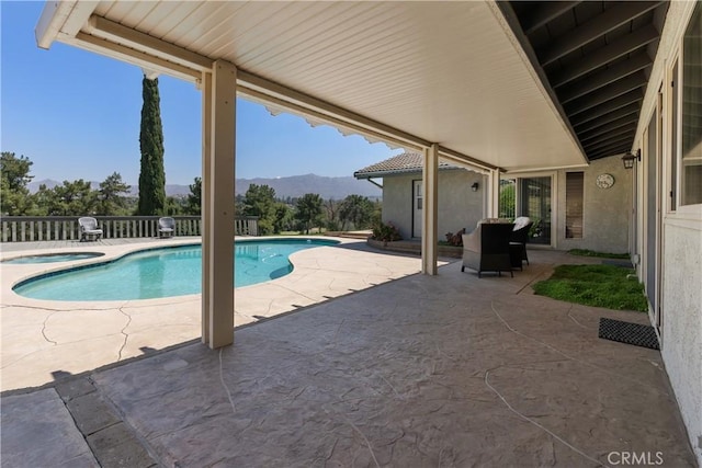 5410 Via, San Jacinto, Riverside, CA 92506 - view of pool featuring a mountain view, a patio, and an in-ground hot tub