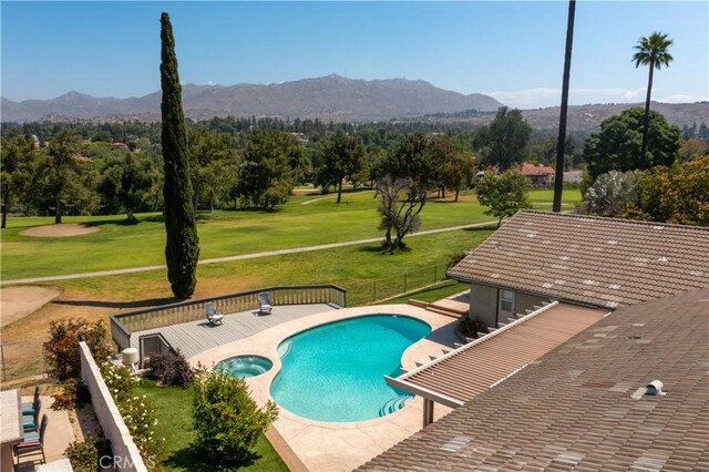 5410 Via, San Jacinto, Riverside, CA 92506 - view of swimming pool featuring a mountain view and a pool with connected hot tub