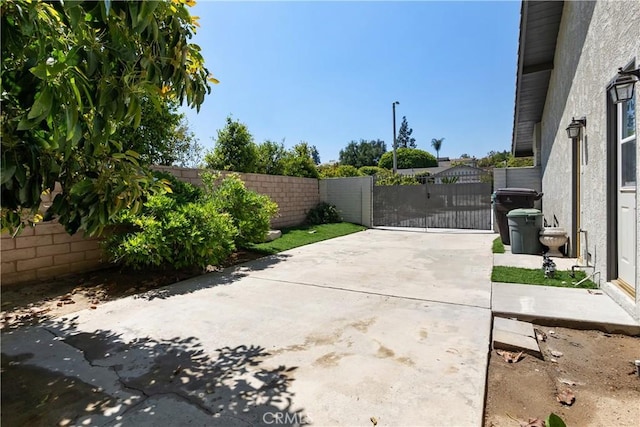 5410 Via, San Jacinto, Riverside, CA 92506 - view of patio / terrace with a gate and driveway