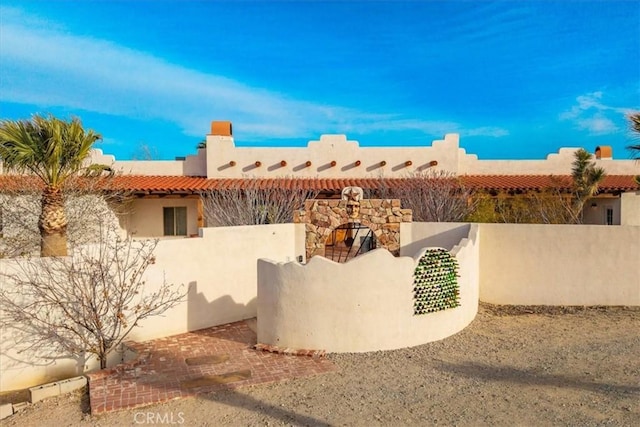 7423 Juniper Rd, Joshua Tree, CA 92252 - exterior space with fence and stucco siding