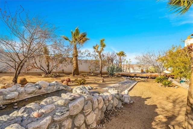 7423 Juniper Rd, Joshua Tree, CA 92252 - view of yard featuring fence