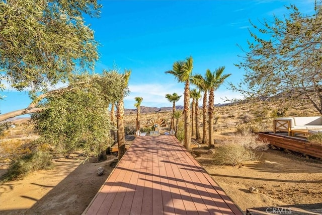7423 Juniper Rd, Joshua Tree, CA 92252 - surrounding community featuring a mountain view
