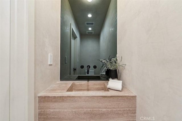 13817 Valley Vista Blvd, Sherman Oaks, CA 91423 - bathroom featuring recessed lighting