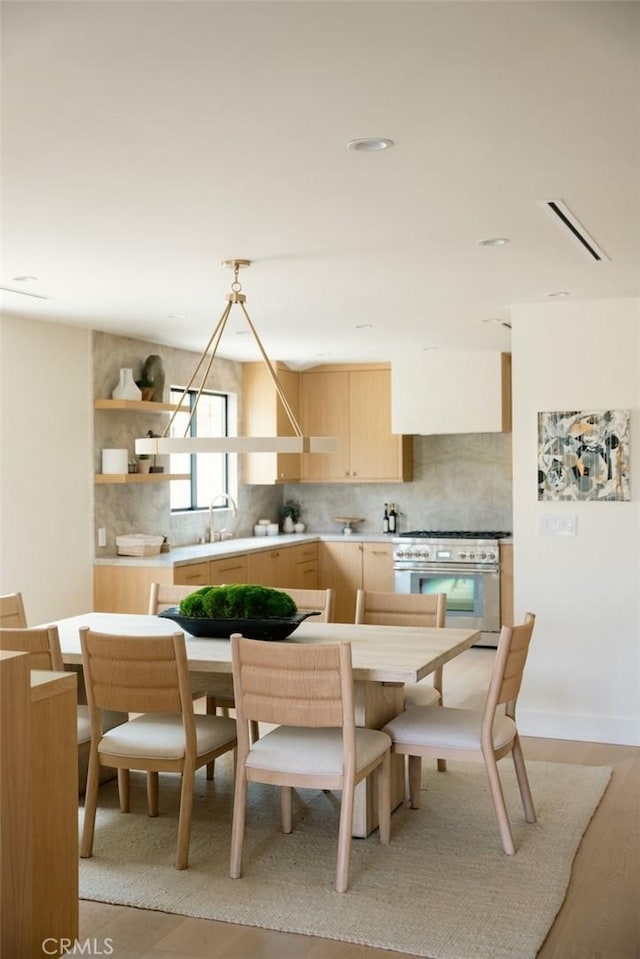 dining area featuring light wood-type flooring, recessed lighting, and visible vents