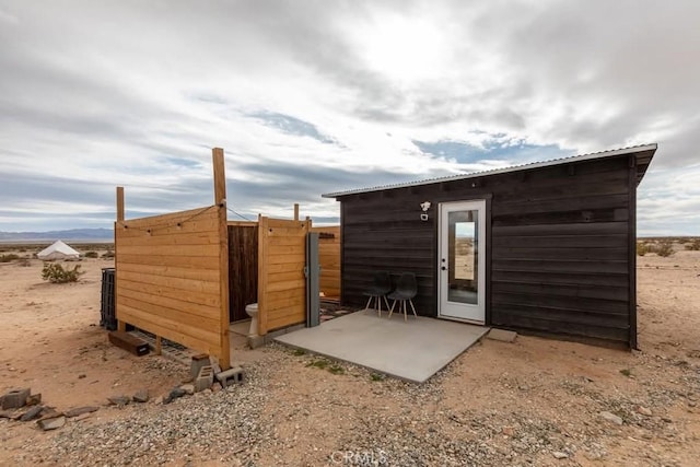 view of outdoor structure with an outdoor structure