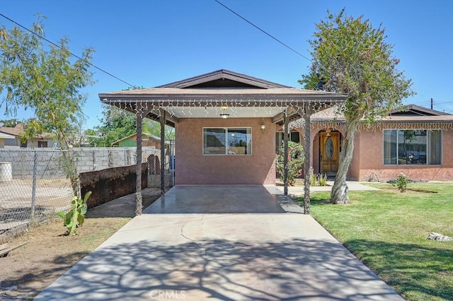 1107 B St, Brawley, CA 92227 - view of front of house featuring fence, a front lawn, and stucco siding