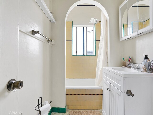1407 Obispo Ave, Long Beach, CA 90804 - bathroom featuring vanity and tiled shower / bath