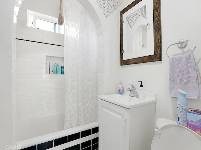 1407 Obispo Ave, Long Beach, CA 90804 - full bath with vanity, toilet, and shower / bath combo with shower curtain
