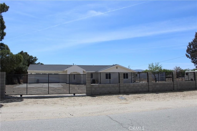 view of front of house with fence