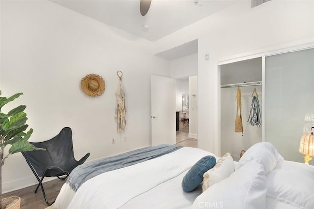 12920 W Runway Rd Unit 121, Playa Vista, CA 90094 - bedroom featuring a ceiling fan, visible vents, wood finished floors, baseboards, and a closet