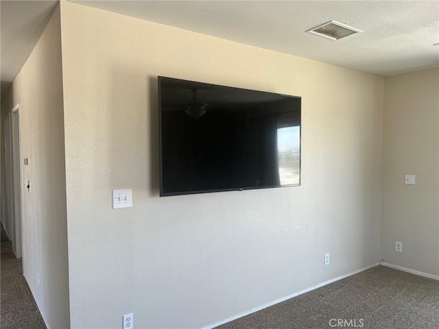 carpeted empty room featuring visible vents and baseboards