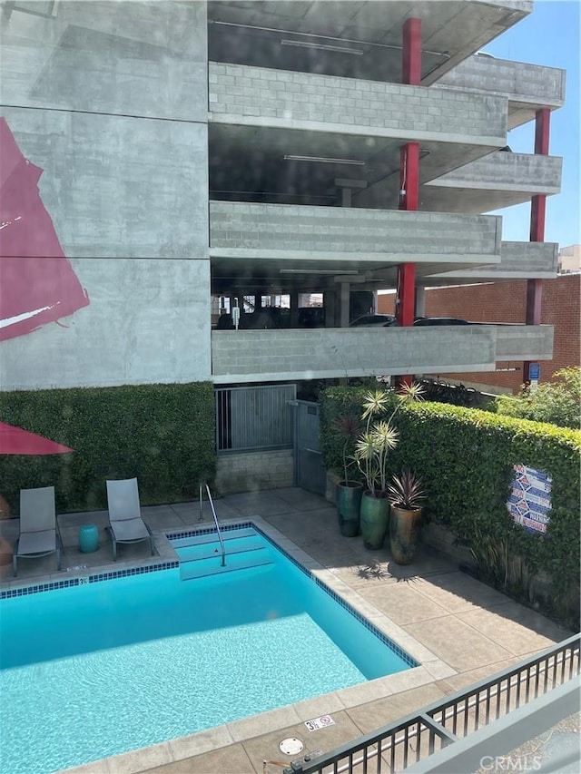 420 S San Pedro St Unit 102, Los Angeles, CA 90013 - view of community pool