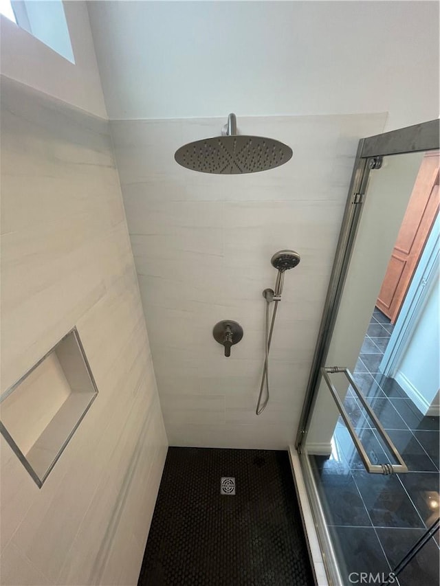 420 S San Pedro St Unit 102, Los Angeles, CA 90013 - full bathroom with a tile shower and tile patterned floors