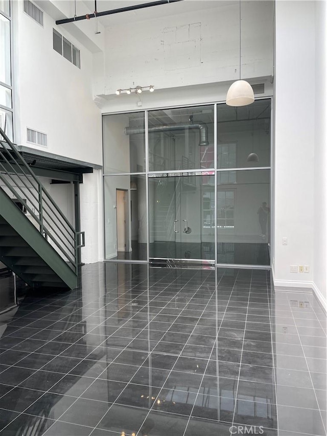 420 S San Pedro St Unit 102, Los Angeles, CA 90013 - entrance to property featuring a balcony