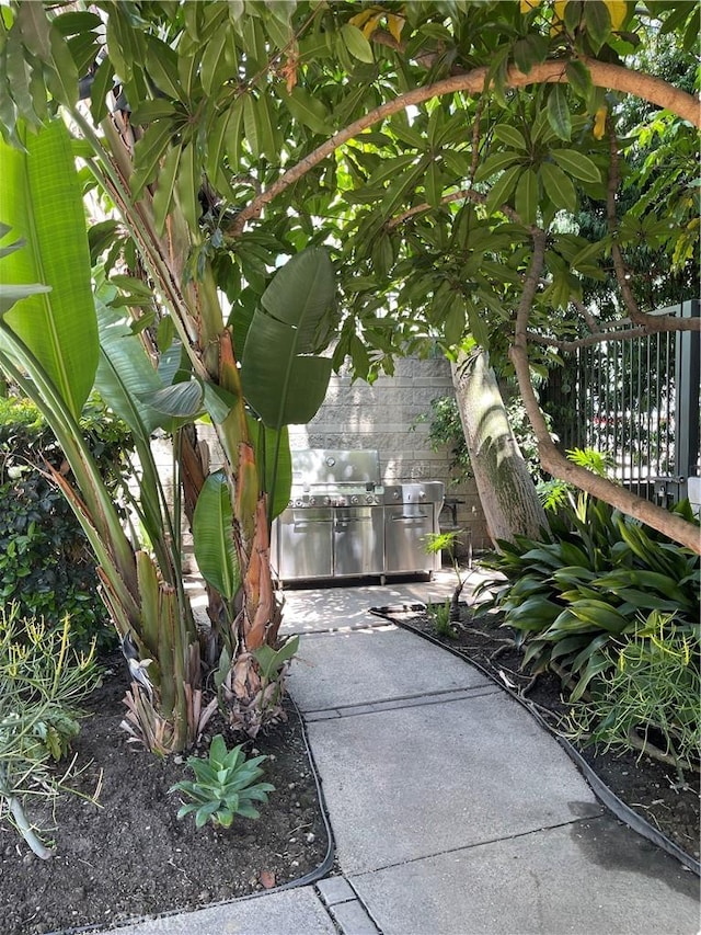 420 S San Pedro St Unit 102, Los Angeles, CA 90013 - exterior view of fence