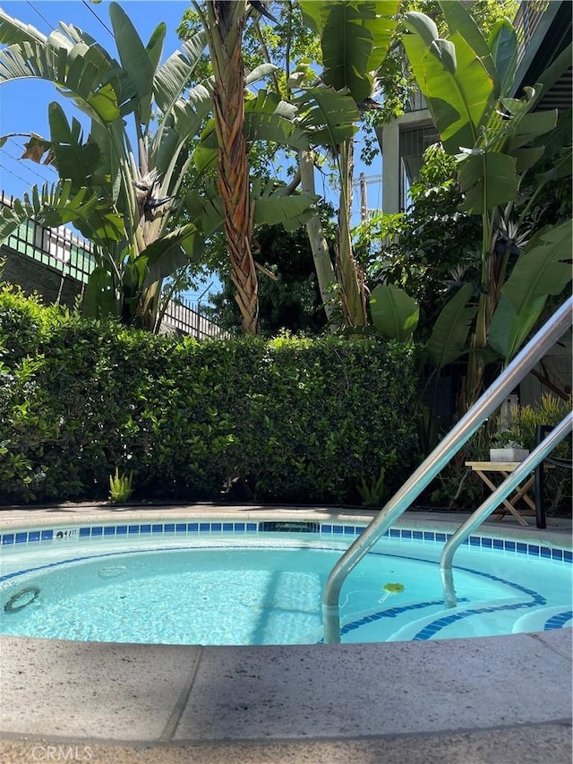 420 S San Pedro St Unit 102, Los Angeles, CA 90013 - view of outdoor pool
