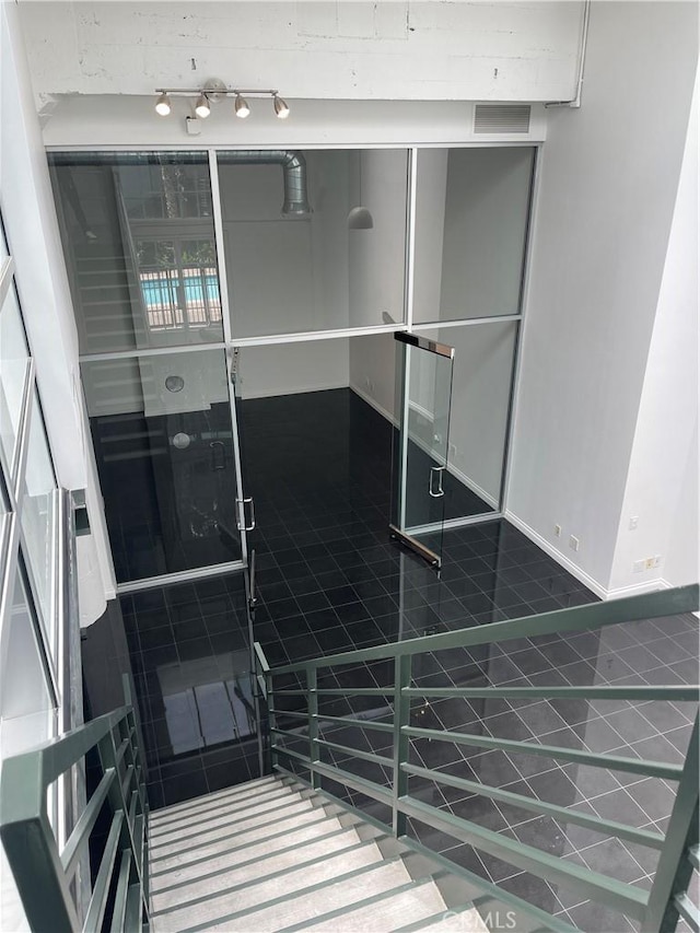 420 S San Pedro St Unit 102, Los Angeles, CA 90013 - stairway with baseboards
