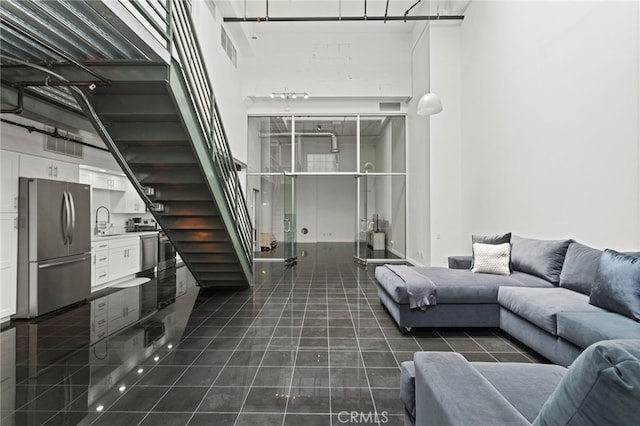 420 S San Pedro St Unit 102, Los Angeles, CA 90013 - living area with a towering ceiling