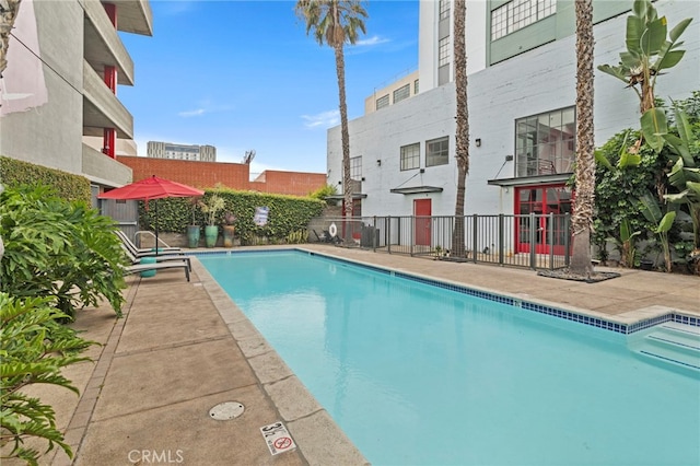 420 S San Pedro St Unit 102, Los Angeles, CA 90013 - view of community pool