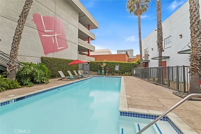 420 S San Pedro St Unit 102, Los Angeles, CA 90013 - view of community pool