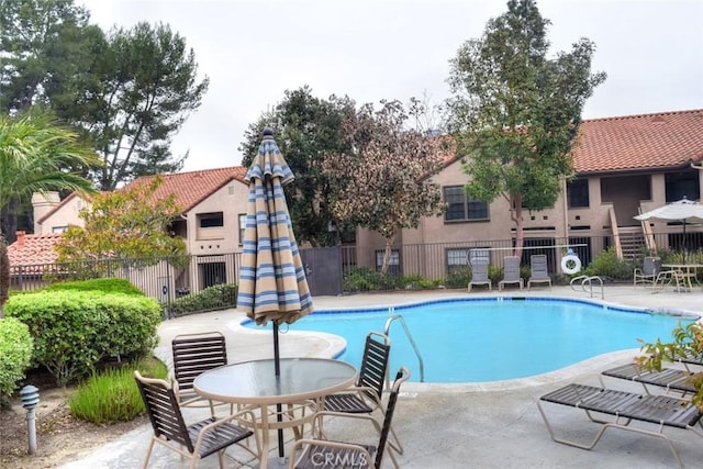 1052 Calle Del Cerro Unit 705, San Clemente, CA 92672 - community pool with fence and a patio area