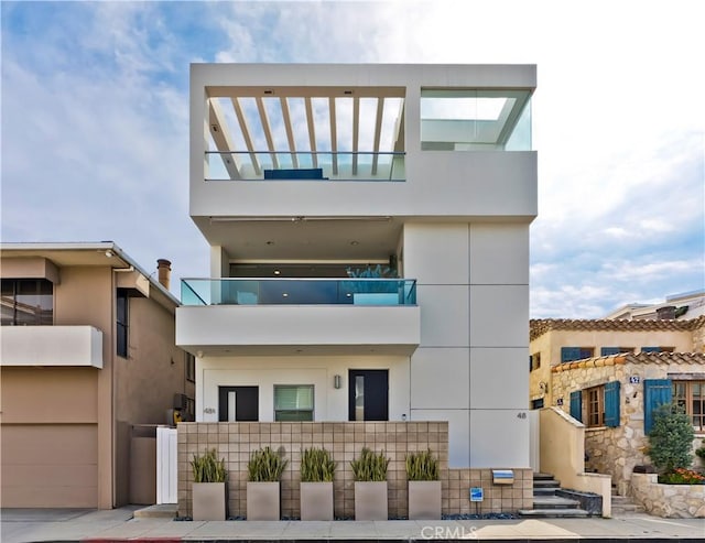 48 57th Pl, Long Beach, CA 90803 - modern home with stucco siding and a balcony