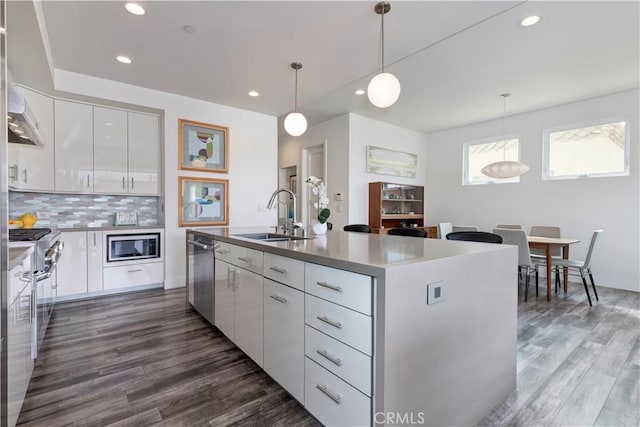 48 57th Pl, Long Beach, CA 90803 - kitchen featuring a kitchen island with sink, appliances with stainless steel finishes, modern cabinets, a sink, and white cabinets