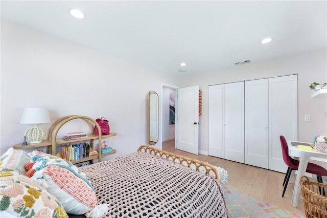 bedroom featuring recessed lighting, a closet, visible vents, and wood finished floors