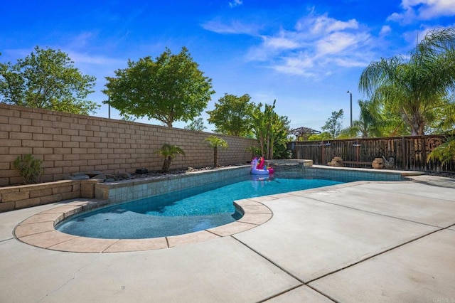 28829 Golden Dawn Dr, Menifee, CA 92584 - view of swimming pool featuring a patio, a pool with connected hot tub, and a fenced backyard