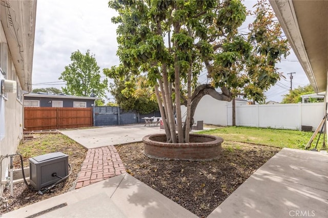 view of yard featuring a fenced backyard and a patio area
