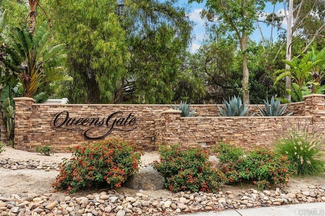 view of community / neighborhood sign