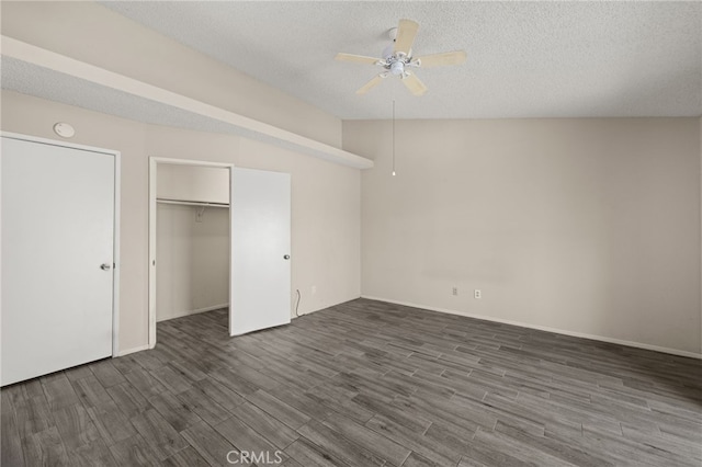 unfurnished bedroom featuring a textured ceiling, dark wood-style floors, ceiling fan, and a closet