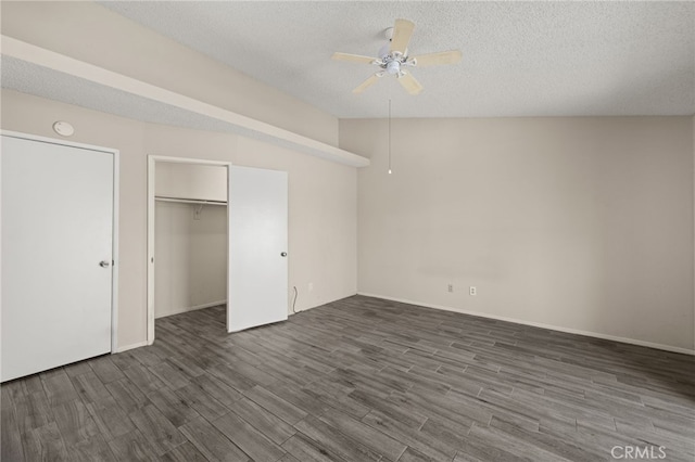 43922 Warner Trl, Palm Desert, CA 92211 - unfurnished bedroom with dark wood finished floors, a textured ceiling, a ceiling fan, a closet, and baseboards