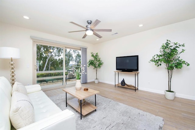 living room featuring visible vents, wood finished floors, baseboards, ceiling fan, and recessed lighting