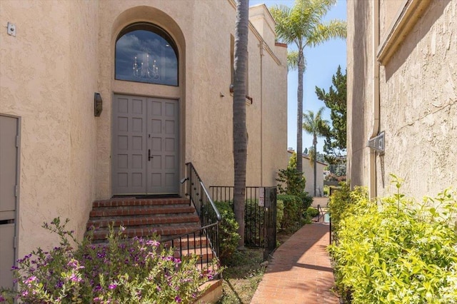 property entrance with stucco siding
