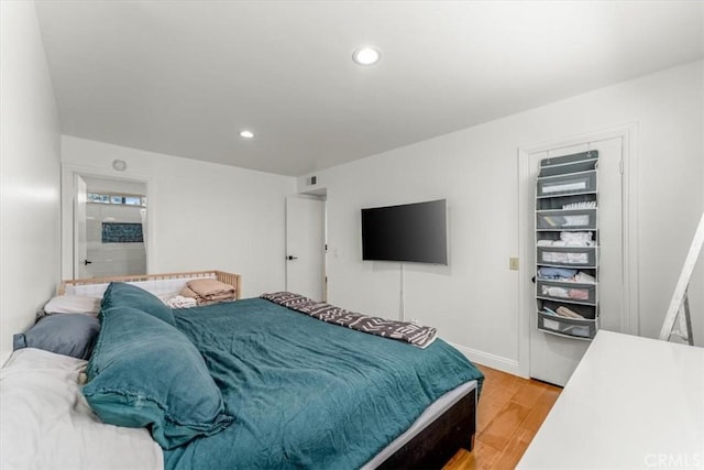 bedroom featuring light wood-style floors, recessed lighting, and visible vents
